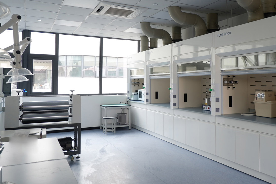 化妆品实验室装修总包：如何选择合适的装修材料和设备？