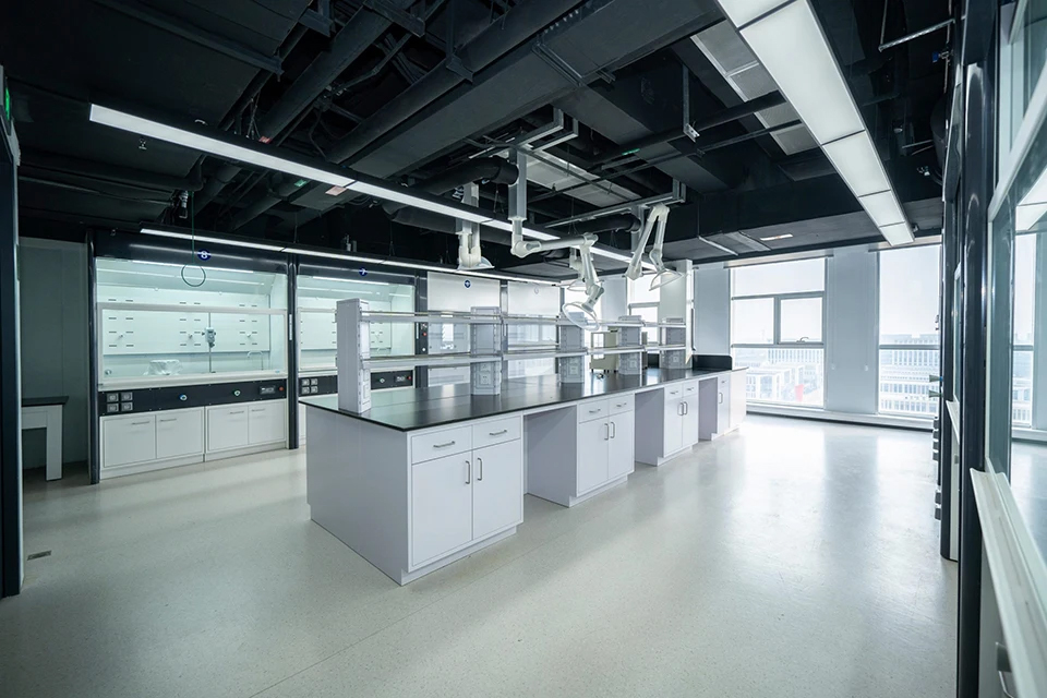 如何评估微生物实验室装修项目的成本和预算？有哪些因素需要考虑？